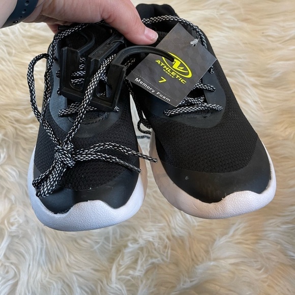 💎3/$18 NWT Women’s Athletic works memory foam sneaker size‎ 7 - Picture 2 of 5